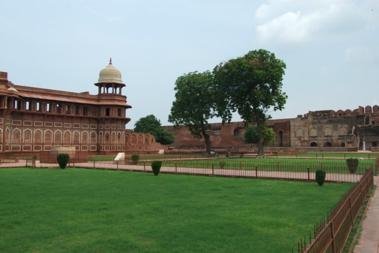 Read more about the article Mughal Gardens of Agra