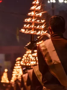 Read more about the article Ganga Aarti: Witnessing the Divine Spectacle in Varanasi